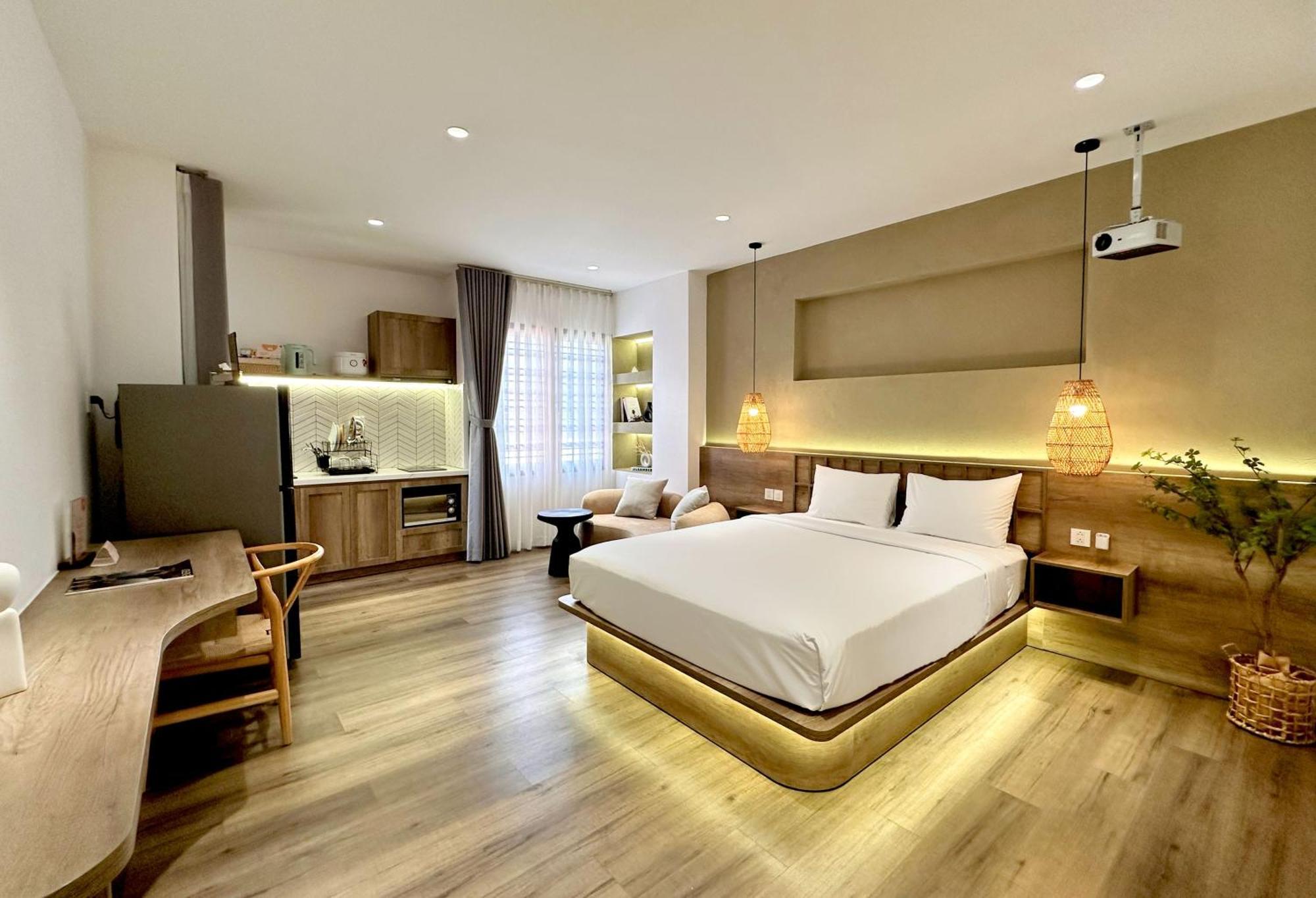 Kin Wander Tan Phong, The Moonage Appart hôtel